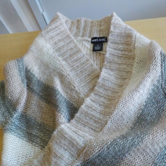 Wet Seal Sweater - Size X-Small - Lightweight -  Grey/Tan/White  (391) - Picture 6 of 6